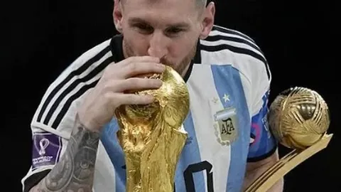 王大雷备战赛事，晒“三追四”同框照：悠游名山，白鹿青崖共赏